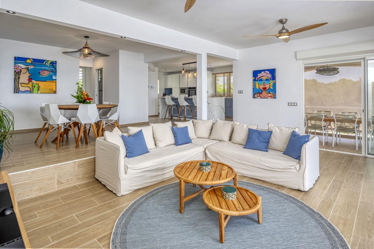 8.Location villa 5 chambres piscine vue mer Le Gosier Guadeloupe_Pièce de vie